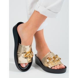 Pohodlné zlaté dámské pantofle Shelovet s řetízkem zlatý 1