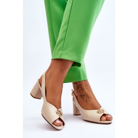 Módní béžové kožené sandály na vysokém podpatku Hette béžový 2 Módní béžové kožené sandály na vysokém podpatku Hette béžový 2