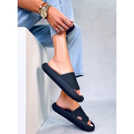 BM Polštářové pantofle Yang Black černý 1