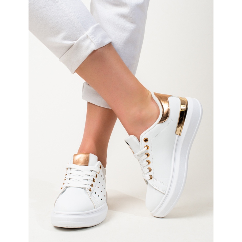 Bílé tenisky Shelovet se silnou podrážkou bílý 2