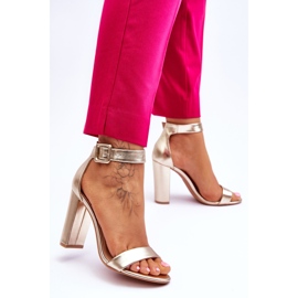 Zlaté sandály na podpatku Georgina zlatý 2