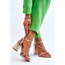 Sandály se zirkony Zlaté Carlotta Vysoké Podpatky zlatý 2 Sandály se zirkony Zlaté Carlotta Vysoké Podpatky zlatý 2