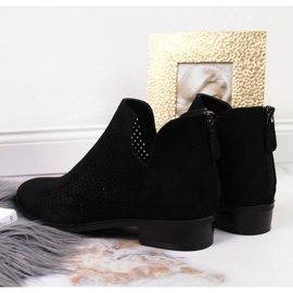 Dámské prolamované černé semišové kozačky W Vinceza černá 2