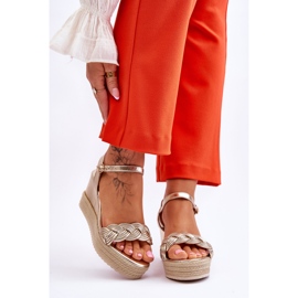 FB2 Klasické kožené sandály na klínu zlaté Denisse zlatý 1