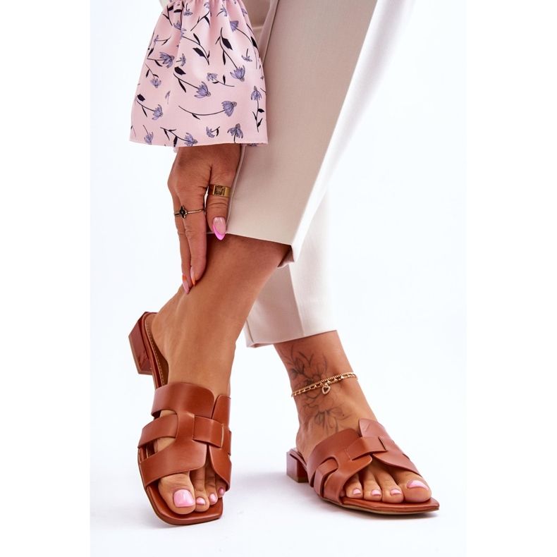 FJ1 Klasické dámské kožené pantofle Camel Fendy hnědý 2