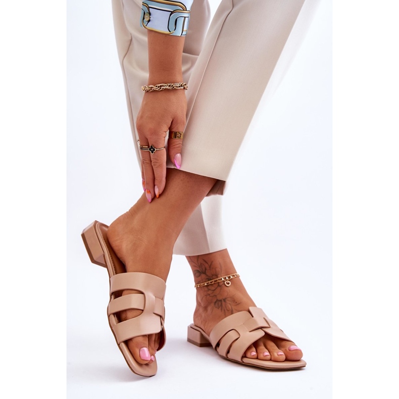 FJ1 Klasické dámské kožené pantofle Béžové Fendy béžový 2