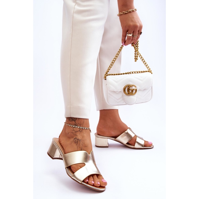 FJ1 Klasické kožené sandály na nízkém podpatku Golden Miley zlatý 2