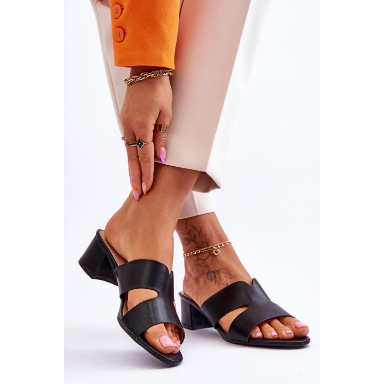 Klasické černé kožené sandály na nízkém podpatku Miley černá 2