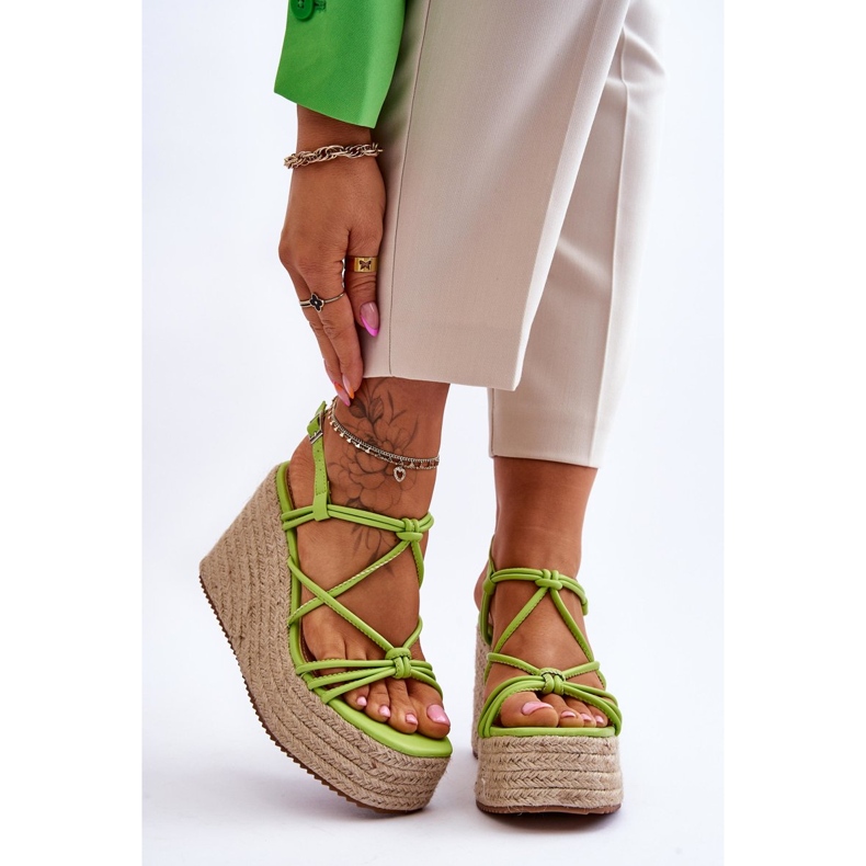 Módní sandály na klínu s copánkem Zelená Nessia zelený 1