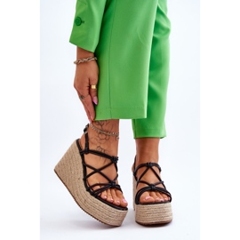 Módní sandály na klínu s copánkem černá Nessia černý 1