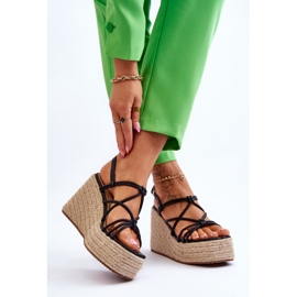 Módní sandály na klínu s copánkem černá Nessia 2