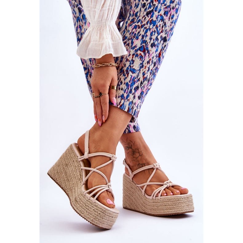 Nessia módní sandály na klínu s béžovým prýmkem hnědý 2