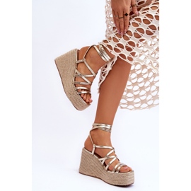 FJ1 Zlaté sandály na klínku Margaritt zlatý 2
