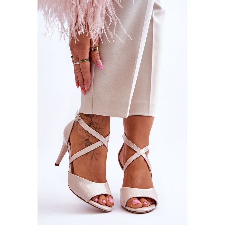 Sergio Leone Módní sandály na béžovém lakovaném vysokém podpatku Loressa béžový 1