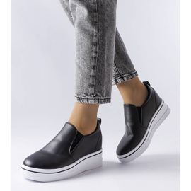 BM Černé slip-on tenisky na klínku od Francoeur černá 1 BM Černé slip-on tenisky na klínku od Francoeur černá 1
