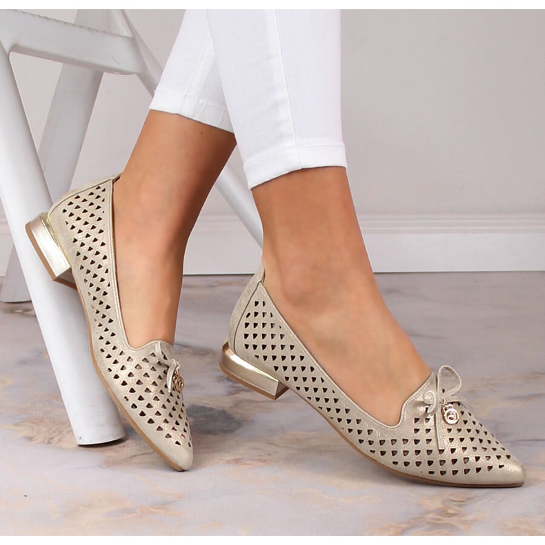 Dámské prolamované zlaté špičaté boty Jezzi ASA178-5 zlatý 1