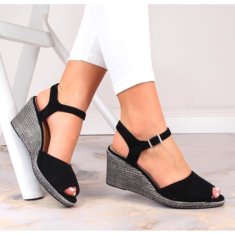 Dámské černé semišové sandály na klínku Potocki SZ12100 černá 1