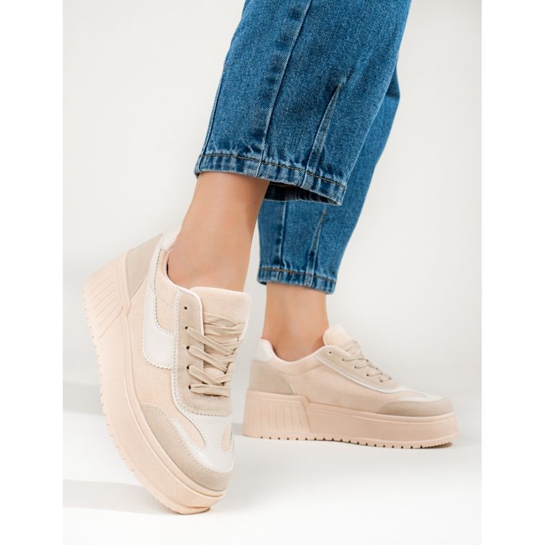 Béžové semišové kozačky se silnou platformou od Shelovet béžový 1