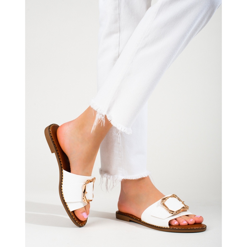 Bílé elegantní žabky s přezkou Shelovet bílý 2