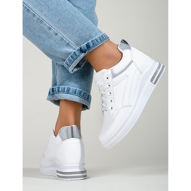 Bílé tenisky se skrytým klínem od Shelovet bílý 1