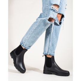 Černé kozačky se silnou podrážkou od Shelovet černá 1