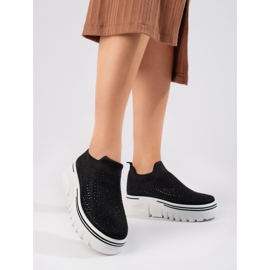 Textilní černé sportovní boty se silnou podrážkou od T.Sokolski černá 2