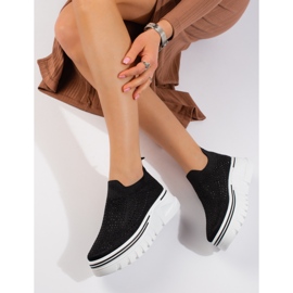 Textilní černé sportovní boty se silnou podrážkou od T.Sokolski černá 1