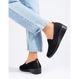 Černé textilní sportovní boty na klínku značky T.Sokolski černá 1 Černé textilní sportovní boty na klínku značky T.Sokolski černá 1