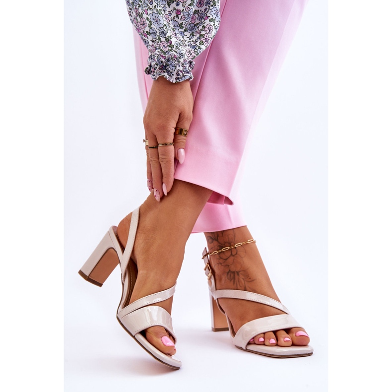 Dámské lakované sandály na podpatku béžová Carrie béžový 2