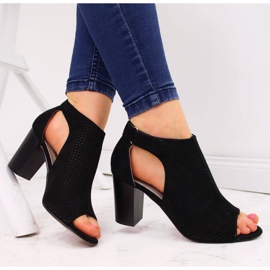 Dámské sandály na suchý zip černá Sabatina 7802 1