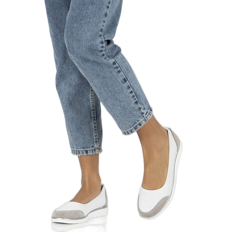 Dámské prolamované kožené balerínky Filippo Dp4524/23 bílé bílý 8