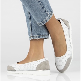 Dámské prolamované kožené balerínky Filippo Dp4524/23 bílé bílý 9