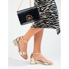Dámské sandály Shelovet na nízkém podpatku zlatý 2
