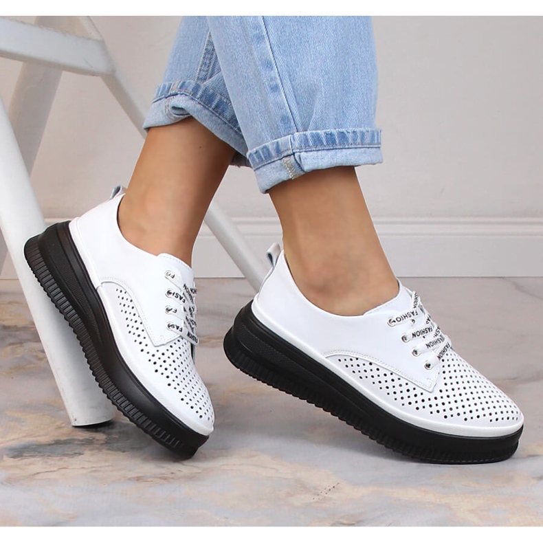 Kožené pohodlné prolamované dámské boty bílé Artiker 52C1992 bílý 1