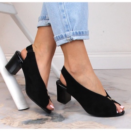 M. DASZYŃSKI Dámské černé semišové sandály M.Daszyński SA169-6 černá 1 M. DASZYŃSKI Dámské černé semišové sandály M.Daszyński SA169-6 černá 1