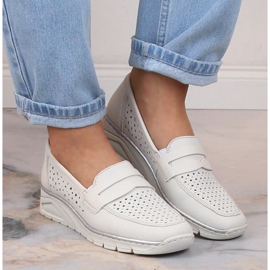 Dámské kožené prolamované boty na klínku Rieker N3356-80 bílý 1