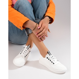 Dámské bílé prolamované sportovní boty Shelovet bílý 2