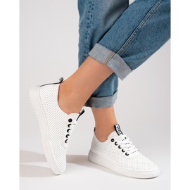 Dámské bílé prolamované sportovní boty Shelovet bílý 1