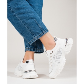 Pohodlné bílé sportovní boty Shelovet bílý 2