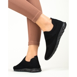 Sportovní boty z černé prolamované látky Shelovet černá 1