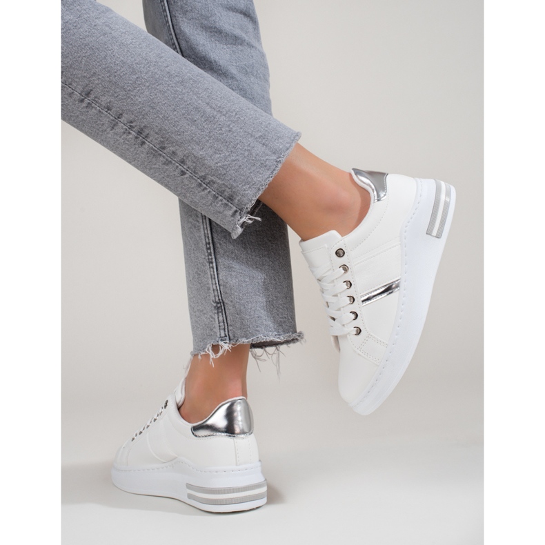 Dámské bílé kozačky se silnou podrážkou Shelovet bílý 2