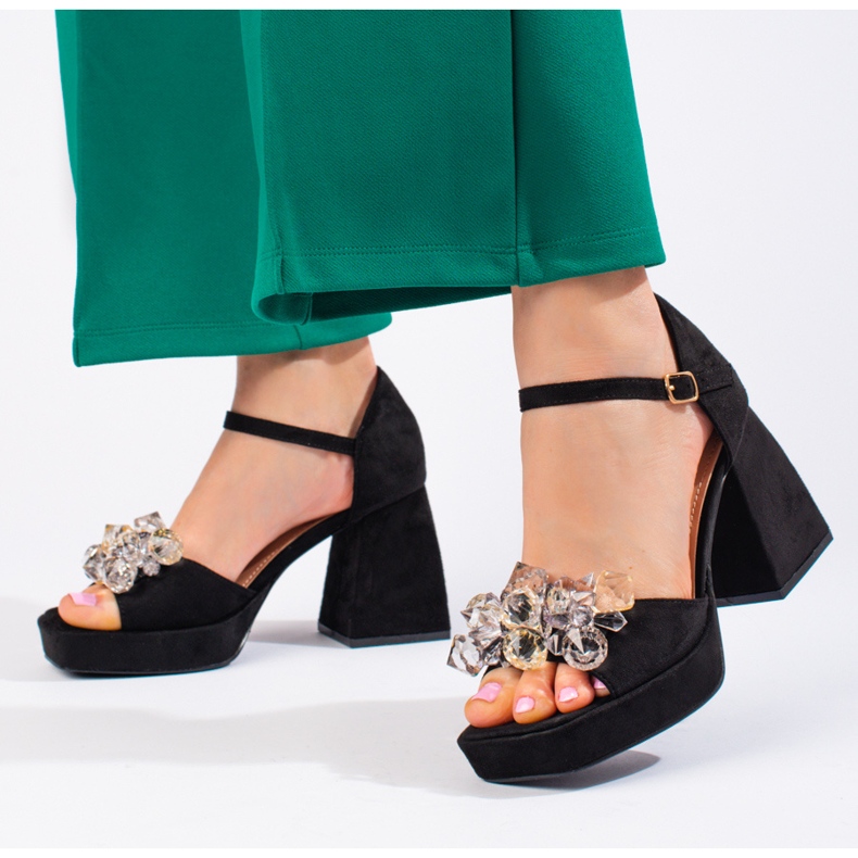 Černé sandály na podpatku z korálků Shelovet černá 2