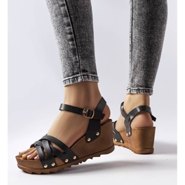 Černé sandály na klínku značky Audric černý 1