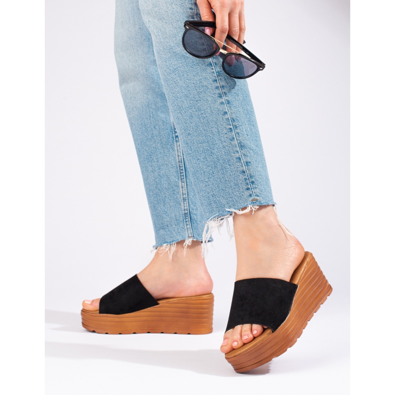 Dámské černé semišové pantofle na klínku Shelovet černá 2