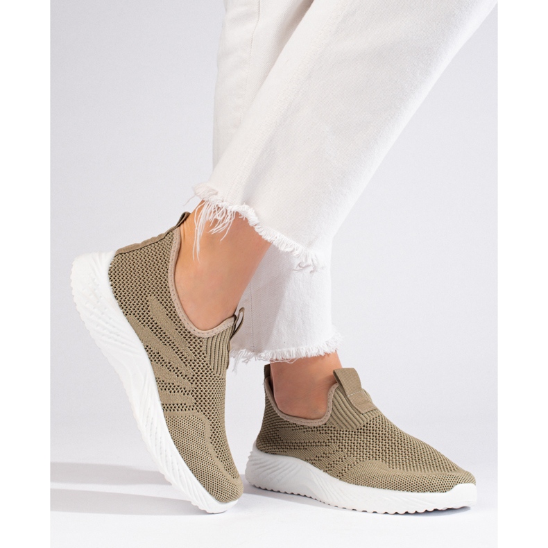 Dámská prolamovaná sportovní obuv Shelovet zelená 2 Dámská prolamovaná sportovní obuv Shelovet zelená 2