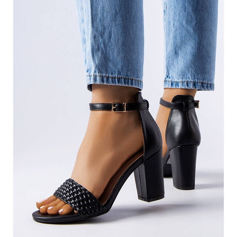 Černé pletené blokové sandály od Oliveirinhas černá 1