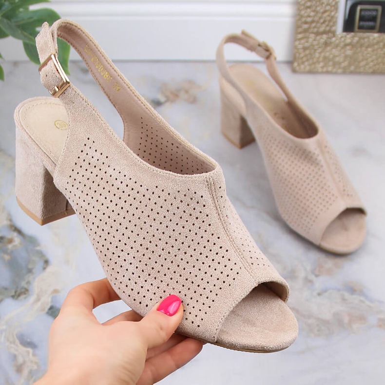 Dámské prolamované semišové sandály v béžové barvě Potocki LE20003 béžový 1