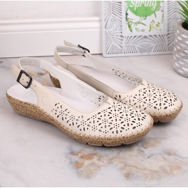 Kožené pohodlné prolamované sandály béžové Rieker 44861-60 béžový 1