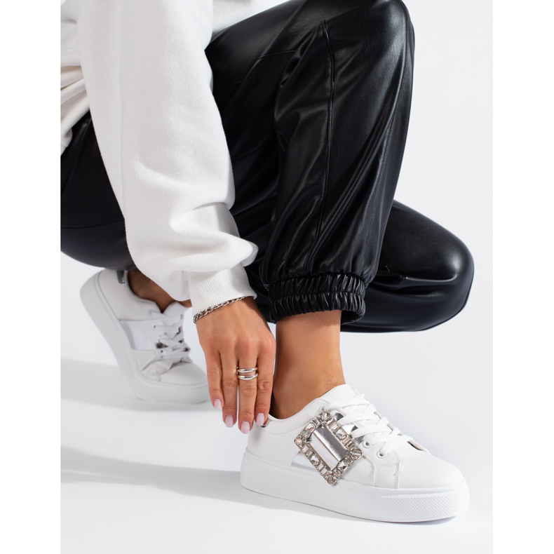 Bílé dámské tenisky se stříbrnou vsadkou Shelovet bílý 1 Bílé dámské tenisky se stříbrnou vsadkou Shelovet bílý 1