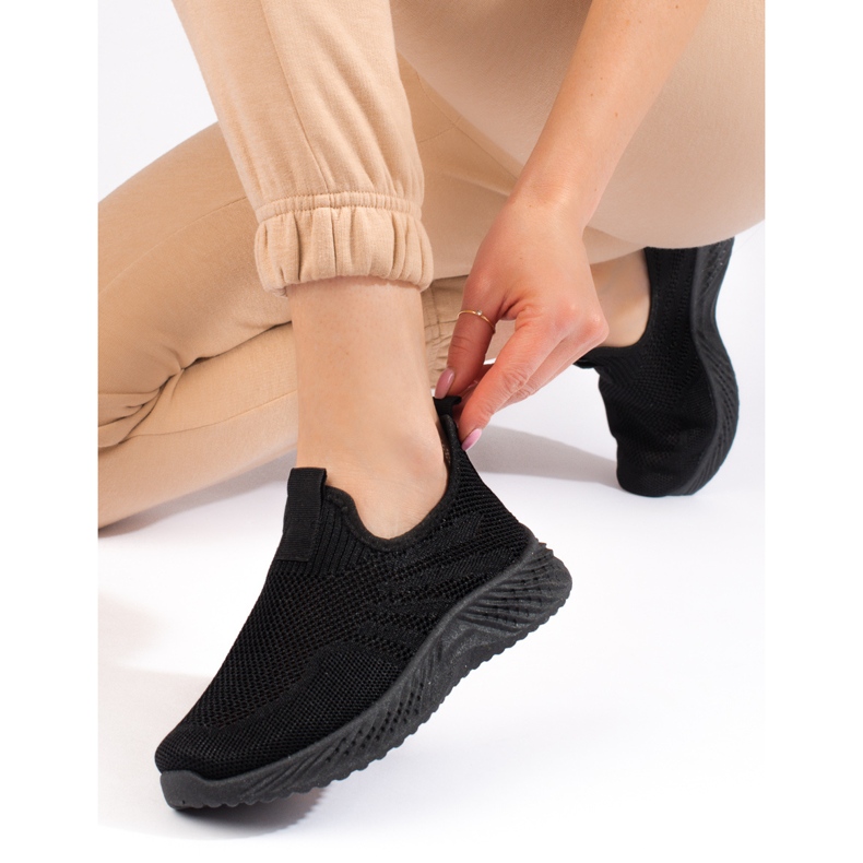 Dámská prolamovaná sportovní obuv Shelovet černá 1